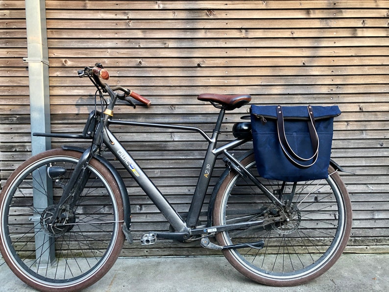 Waterproof bicycle pannier in waxed canvas with zipper closure and cross body strap bike accessories image 3