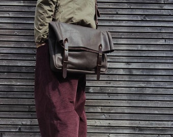 Leather messenger with folded top in oiled leather  Musette  Satchel with adjustable shoulderstrap