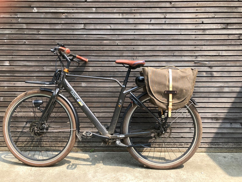 Waxed canvas pannier / bicycle bag with flap, bike accessories image 2