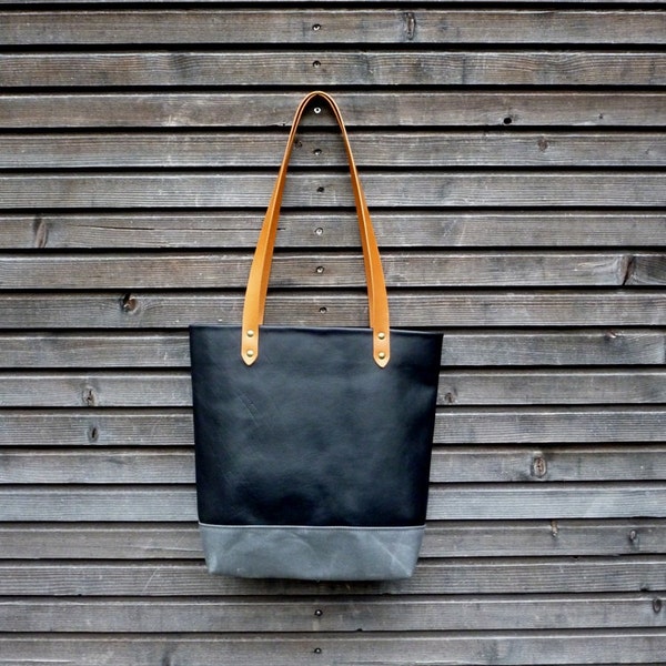 Leather tote bag / shoulderbag made from oiled leather and vegetable tanned leather handles