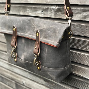 Field bag made in waxed canvas and leather satchel / messenger bag / canvas day bag image 1