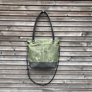 Sac fourre-tout en toile cirée en cuir vert olive avec fermeture à glissière et bandoulière