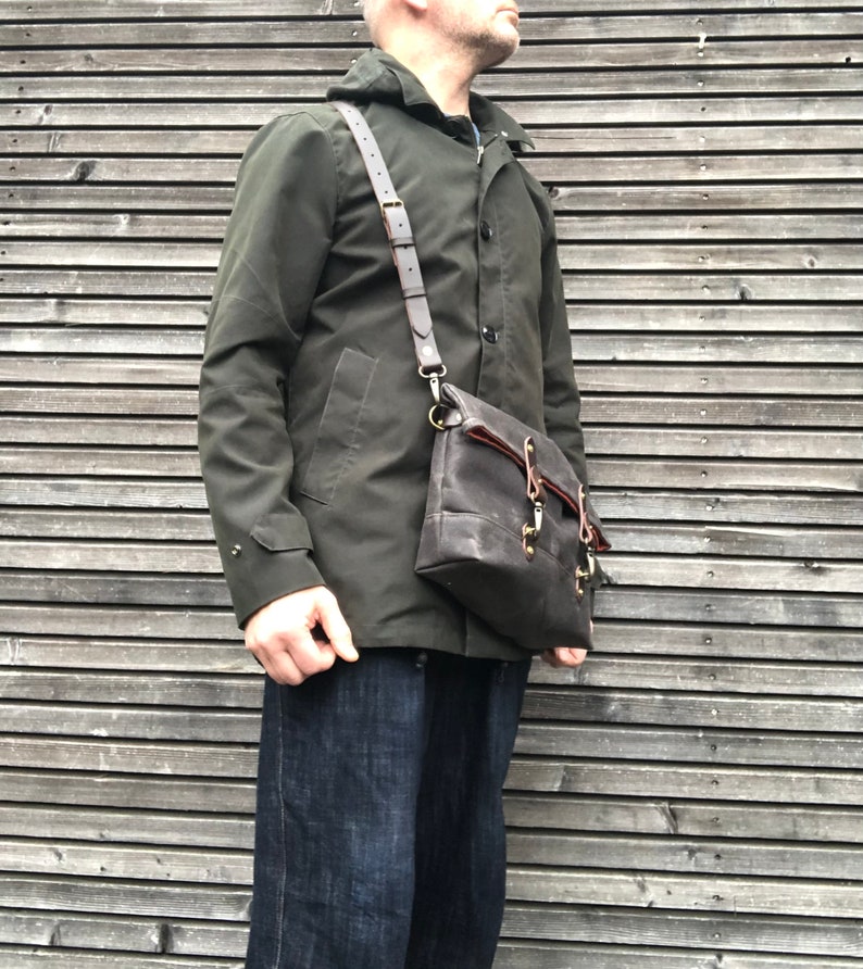 Field bag made in waxed canvas and leather satchel / messenger bag / canvas day bag image 2