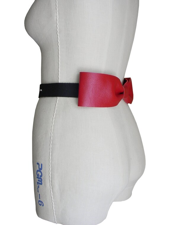 red bow belt