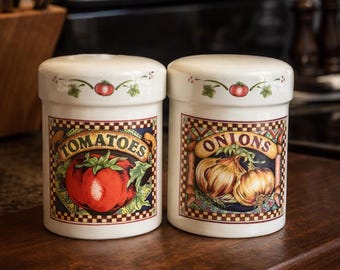 Tomato & Onion Ceramic Salt and Pepper Shaker Set – Farmhouse Kitchen Decor – Country Vegetable Motif