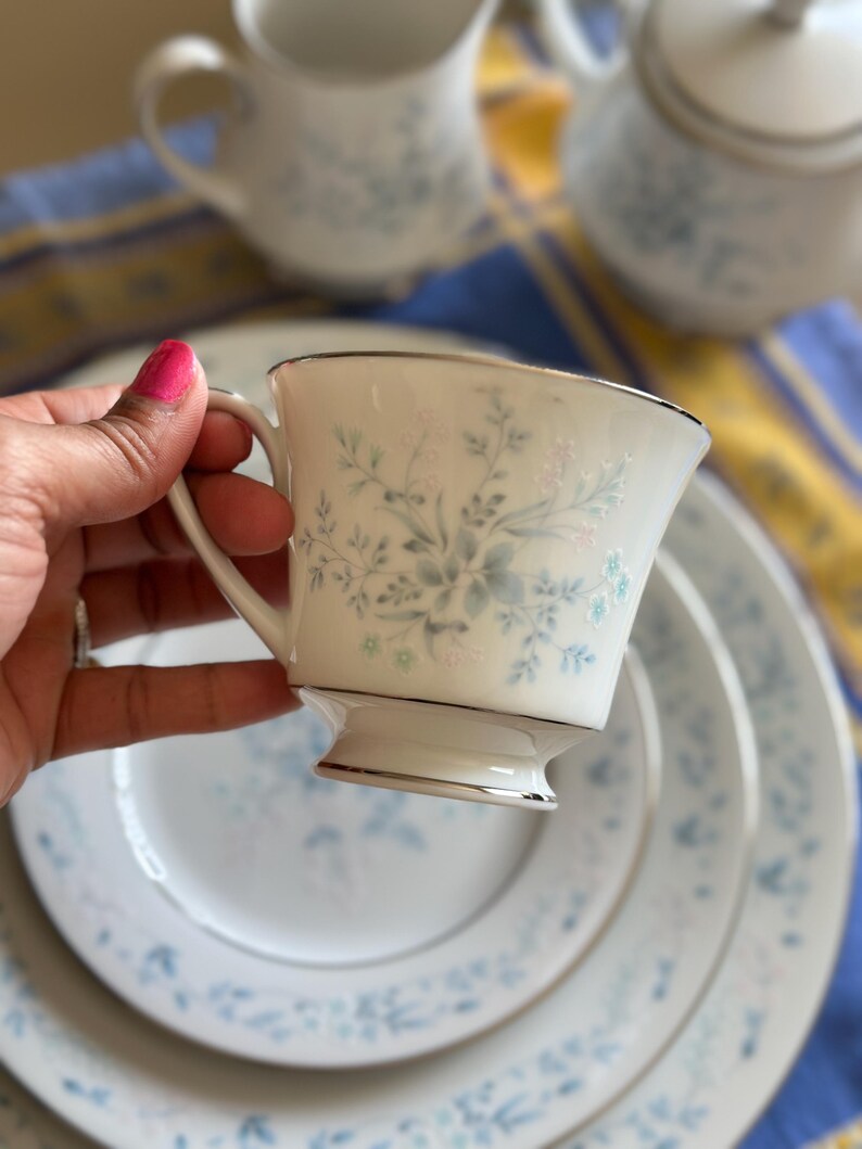 Noritake Carolyn China Set: Blue Floral Platinum Trim - 50 Piece ...