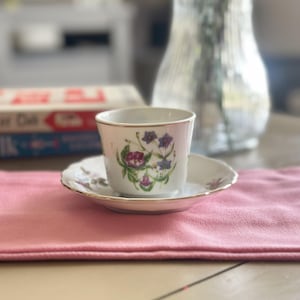 Vintage theekop en schotel met bloemen, theekop met bloemen, antieke theekop