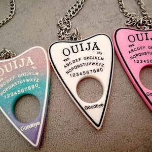 Collana Ouija Planchette in resina: Ciondolo stregoneria fatto a mano