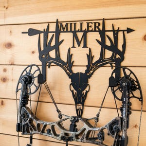 Custom Deer Skull Hook Metal Decor, Personalized Family Name Initial Antler Arrow Wall Hook, Metal Rustic Hook For Entryway Cabin Decor