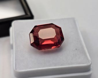 ピンクインペリアルトパーズ：4.57カラット、エメラルドカット