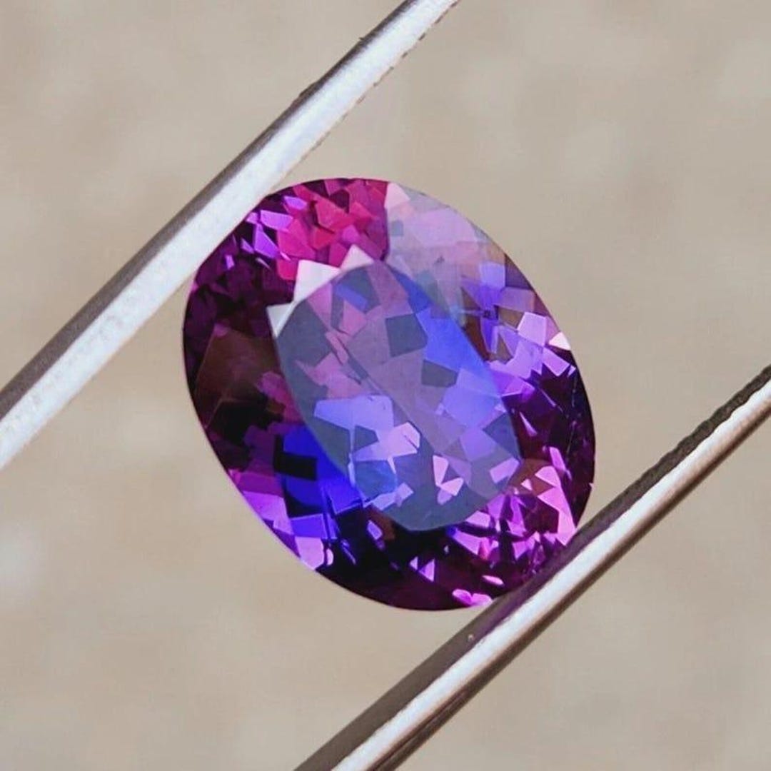 RARE !! SAPHIR POURPRE BLEU DE TANZANIE : 4.7 mm x 4 mm