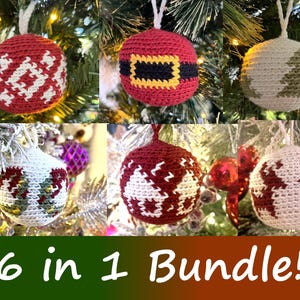 Könnte beinhalten: Eine Sammlung von sechs handgefertigten Weihnachtskugeln. Jede Kugel ist eine gehäkelte Kugel mit einzigartigen Designs, darunter Schneeflocken, ein Weihnachtsmann-Gürtel und ein Weihnachtsbaum. Die Kugeln sind rot, weiß und grün und hängen an einem Weihnachtsbaum.