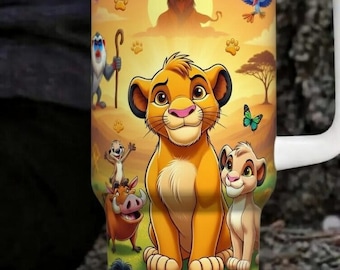 40 Unzen Lion King Becher mit Griff, Hakuna Matata Cup, Simba Nala Disney inspirierter Reisebecher, Cartoon Tierliebhaber Geschenk