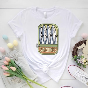 Sardines Can Embroidery, Sardine Fish Design, Cute Fish Embroidery, Canned Fish Art, Hand Embroidery, Fun Embroidery, Food Embroidery
