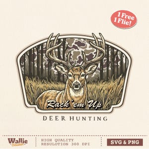 Puede incluir: Ilustración detallada de un ciervo con grandes astas, sobre un fondo de bosque. La imagen presenta el texto "Rack 'em Up" y "Deer Hunting". El diseño está enmarcado dentro de un borde decorativo, con texto adicional en la parte inferior.