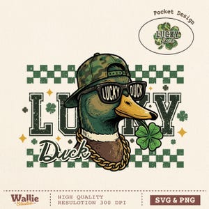 Könnte beinhalten: Grafikdesign mit einer Ente, die eine Sonnenbrille mit der Aufschrift "Lucky Duck", eine Camouflage-Kappe und eine Goldkette trägt. Die Ente hält ein vierblättriges Kleeblatt. Das Design enthält die Worte "Lucky Duck" und ein Kleeblatt.
