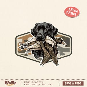 Peut inclure: Illustration d'un Labrador Retriever noir tenant un canard dans sa gueule, sur un fond camouflage. Le design comprend le texte "1 Free 1 Flie!" dans un cercle rouge et "Wallie Studio" en bas.