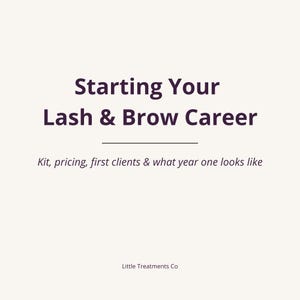 Op de afbeelding: Een lichtbeige informatieve afbeelding met donkerpaarse tekst die Starting Your Lash & Brow Career leest, gevolgd door een horizontale lijn en de ondertitel Kit, pricing, first clients & what year one looks like, met Little Treatments Co onderaan.