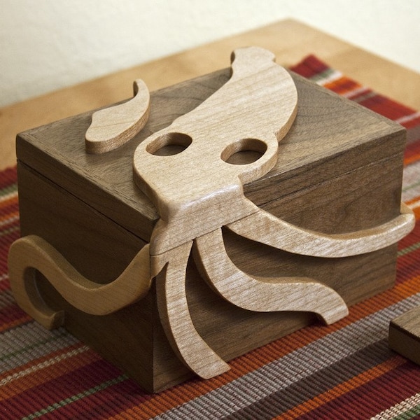Secret locking stash box - Squid design