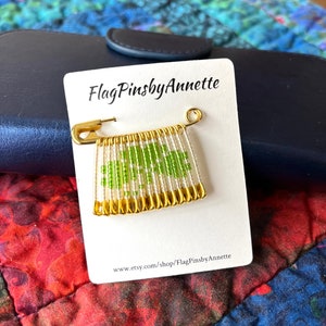 St Patrick&#39;s Day Shamrock Pin: Beaded Irish Brooch