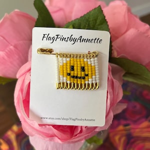 Smiley Face Beaded Pin: Emoji Sicherheitsnadel Brosche