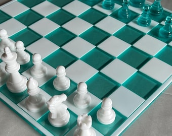 Scacchiera Artigianale in Resina Epossidica – Scacchi Moderni Fatti a Mano – Oggetto di Design