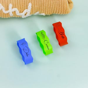 Engraved Silicone Bottle Bands with Name · Personalized Sippy Cup Labels · Anti-Slip Baby Gift in Gift Box for Kids & Families