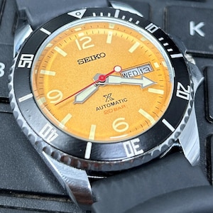 Vintage Seiko Automatic Orange Dial 17 Jewels Day/Date Men&#39;s Wrist Watch