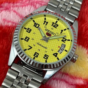 Vintage Seiko Yellow Face Automatic Day/Date 17 Jewels Men&#39;s Wrist Watch