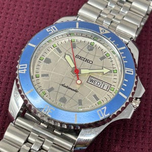 Vintage Seiko Diver Look Silver Dial 17 Jewels Day/Date Men&#39;s Wrist Watch