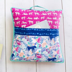 Elephants fabric, Blue elephants on blue tones fabric for Selva collection, Art gallery "feel the difference" oeko tex fabric 100% cotton afbeelding 8