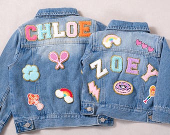 Gepersonaliseerde geborduurd spijkerjack: gepersonaliseerd baby- en peutercadeau