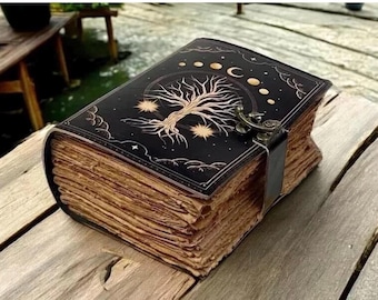 Cuaderno de cuero con fases lunares celestiales, grabado de sol y palmera, cuaderno de papel vintage hecho a mano con bordes irregulares, diario rústico con candado.