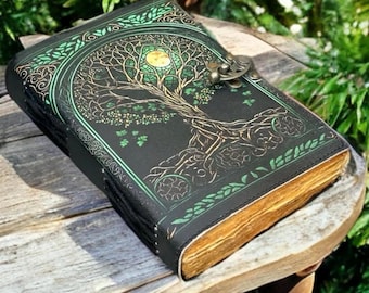 Libro de hechizos vintage de cuero con forma de árbol de la vida y candado - Diario celta de cuero con papel de borde irregular, cuaderno de altar pagano wiccano, regalo