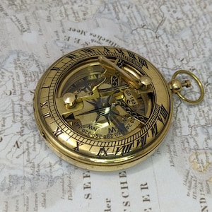 Gepersonaliseerde messing zonnewijzerkompas met houten kist, vintage nautisch cadeau voor hem, echtgenoot, ontdekkingsreiziger, werkkompas voor decor of reizen