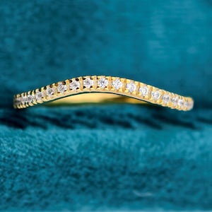 Chevron Labradorit Diamant Ehering, 14K Gold gebogen Kontur Stapelring zierliche runde Braut passenden Schmuck Geschenk