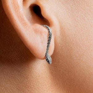 Brincos de cobra com pingente de liga, em acabamentos banhados a prata e ouro - STD121