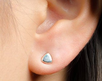 Dainty Triangle Stud Earrings | Geometric  Earrings | Stud Earrings | Triangle Earrings | Triangle Stud Earrings | Jewelry Gift | STD068