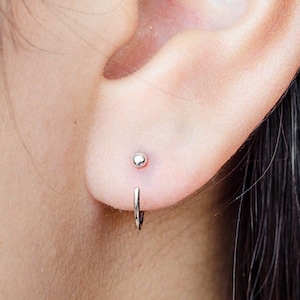 Open Hoop Earrings - Huggie ball Earrings - Silver Ear Cuff - Think small Hoops with ball - Piercing Ear Hugger - EAR026
