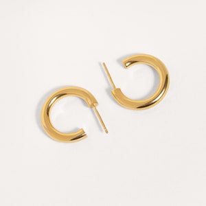 Open Gold Hoop Earrings Everyday Gold Huggie Earrings for Women STD106 image 5