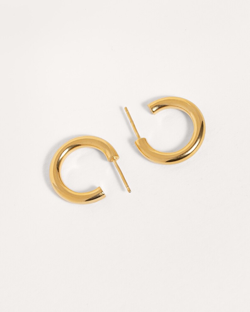 Open Gold Hoop Earrings Everyday Gold Huggie Earrings for Women STD106 image 5