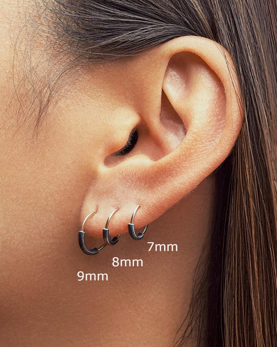 KALVICA 3 Pairs Non Tarnish Small Hoop Earrings For Women 14K Gold - Foto 3