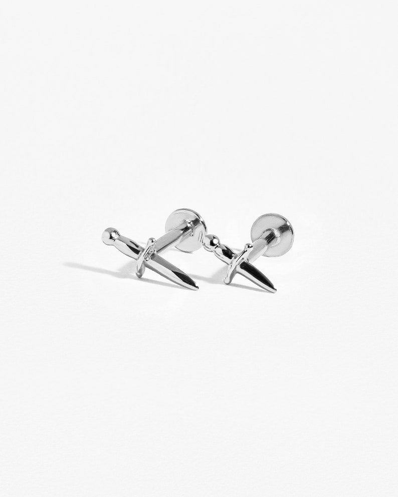 Helix Flat Back Sword Earring Conch Stud Dagger oorbellen Lunai Sieraden PRC001 afbeelding 4