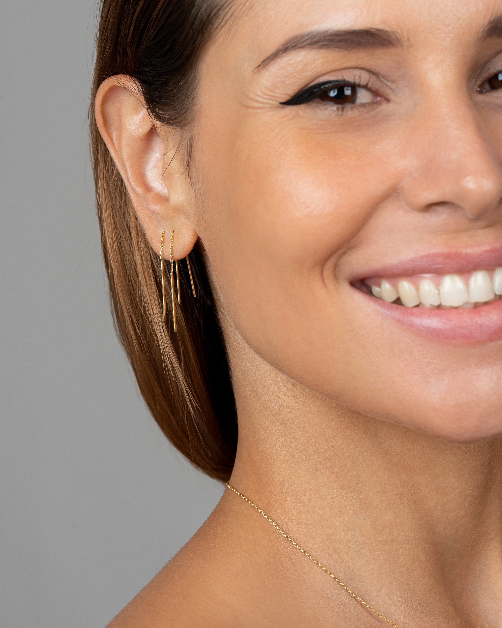 ミニマリスト スレッドイヤリング：スターリングシルバーまたは 