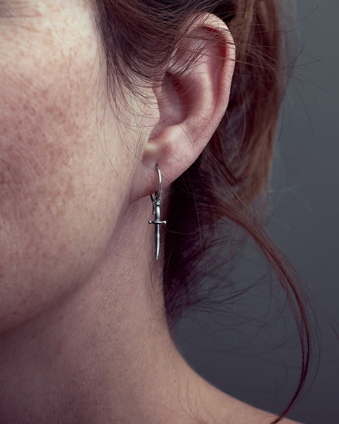 Aretes De Espada Gótica, Aretes De Daga Gótica Para Mujer, Aretes únicos Negros Punk, Aretes Ligeros, Regalos Para Adolescentes Y Hombres, Zinc, No Es Una Piedra Preciosa