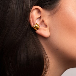 Minimalist Gold Cuff Earring - Hammered Adjustable Cartilage Conch Cuff - ECF025