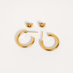 Open Gold Hoop Earrings Everyday Gold Huggie Earrings for Women STD106 image 3