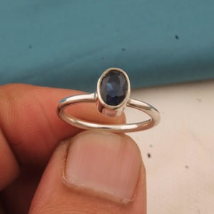 Zarte Iolith Quarz Ring: Zarge Minimalist Silberschmuck