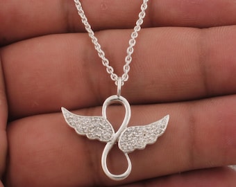 Silverpläterat halsband med oändliga änglavingar • Elegant skyddsängelhänge • Kristallvingesmycken