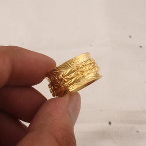 18k Gold Plated Spinner Ring: Star Engraved Floral Band